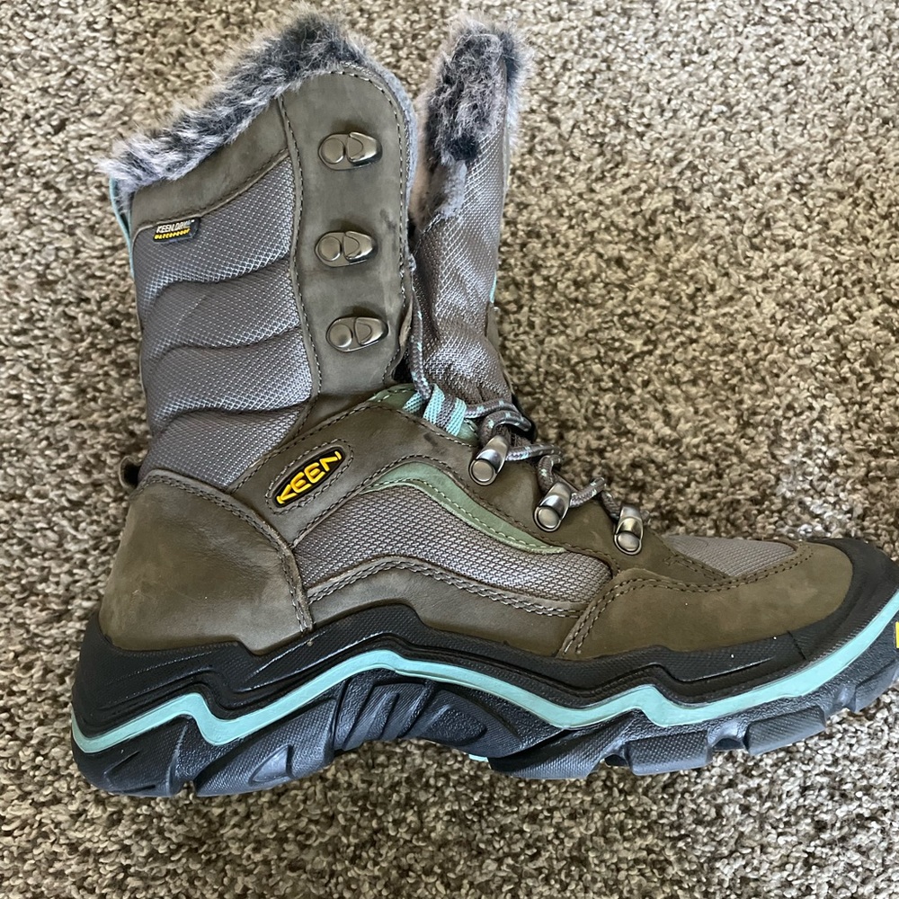 Keen warm hiking boots